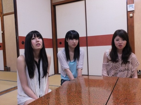 NHDTB-434 A Sneaky Giant Group To Find A Girl Who Finds At A Bookstore ● A Minister And Cute 20 Generations Of Carefully Selected Mini Girls With Omnibus