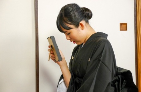 IQQQ-014 Marika Teacher Satozaki Manaka Who Gets Wet 10 Times In The Climax Class That Can Not Speak